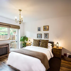 https://rose-cottage-2.dublin-hotelsweb.com